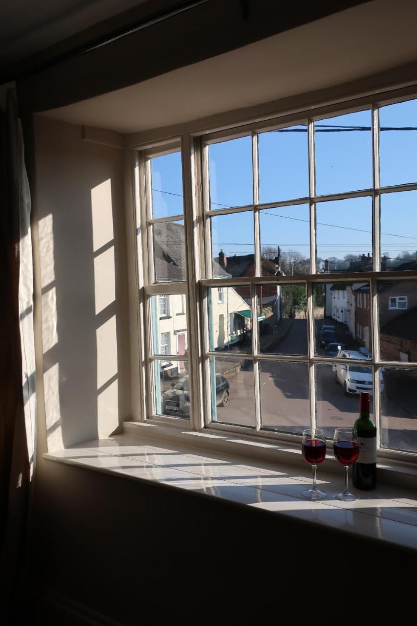 The Lamb Inn Crediton Exterior photo